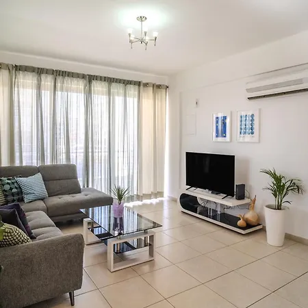 Apartmán Elegant 2Bdr Flat, 8 Min Walk From Finikoudes Beach Larnaca