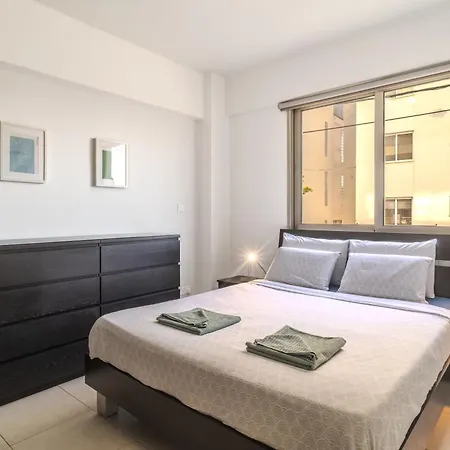 Elegant 2Bdr Flat, 8 Min Walk From Finikoudes Beach * Larnaca