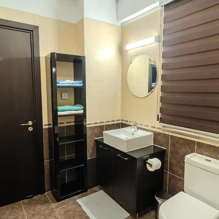 Apartmán Elegant 2Bdr Flat, 8 Min Walk From Finikoudes Beach Larnaca