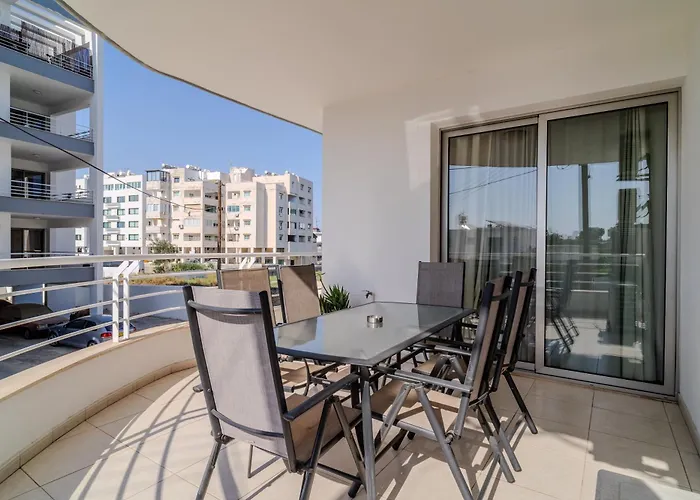 Elegant & Two Bedroom Flat * לרנקה