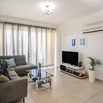 아파트 Elegant & Two Bedroom Flat 라르나카