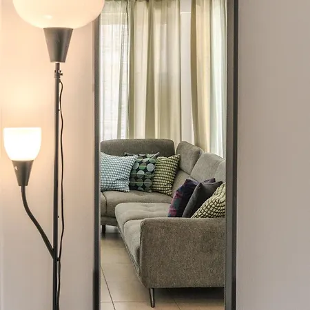 דירה Elegant 2Bdr Flat, 8 Min Walk From Finikoudes Beach *