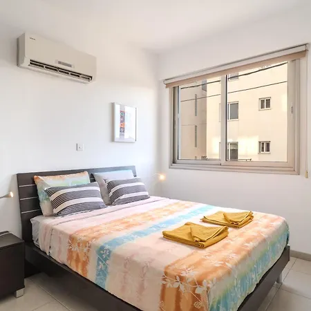 Lejlighed Elegant 2bdr Flat, 8 Min Walk From Finikoudes *