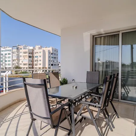 Elegant 2bdr Flat, 8 Min Walk From Finikoudes * Larnaca