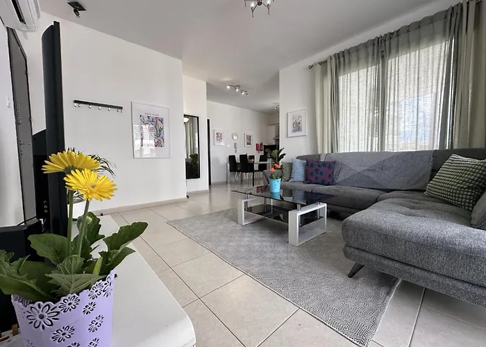 Elegant & Two Bedroom Flat Apartmán Larnaca