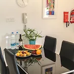 Apartament Elegant & Two Bedroom Flat Larnaca